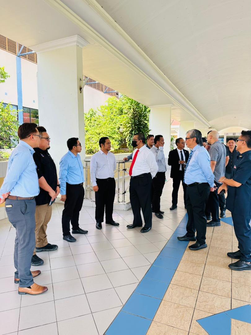 Pemeriksaan Kerja-Kerja di Dewan Badminton dan Dewan Gimnastik LSS_11